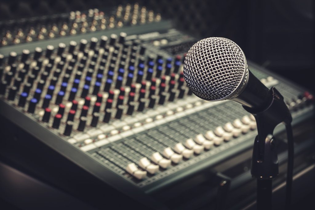 Exploring Different Types of Microphones and When to Use Them - Alphatec